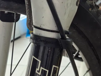 Bicycle front brake hose clamp