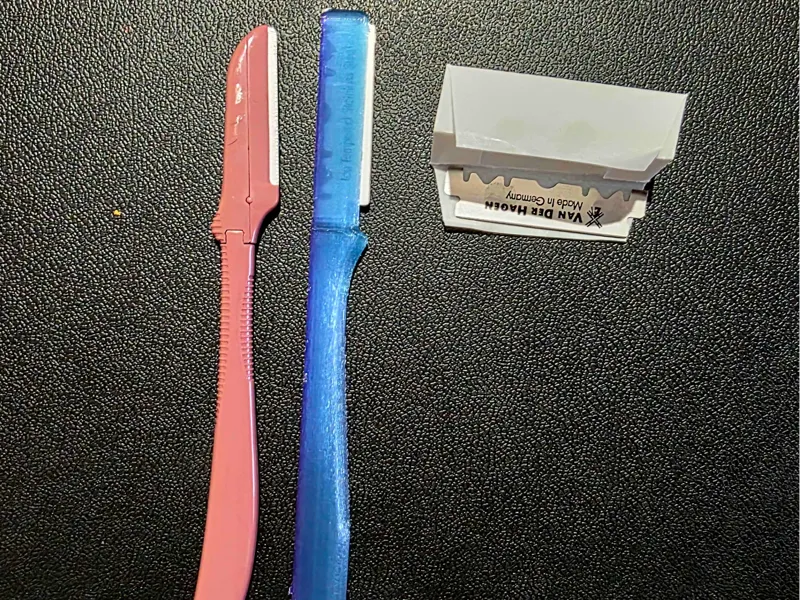 Eyebrow/Mustache Safety Razor