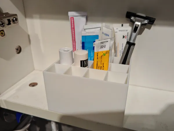 Boîte de rangement 3 en 1 pour armoire de toilette
