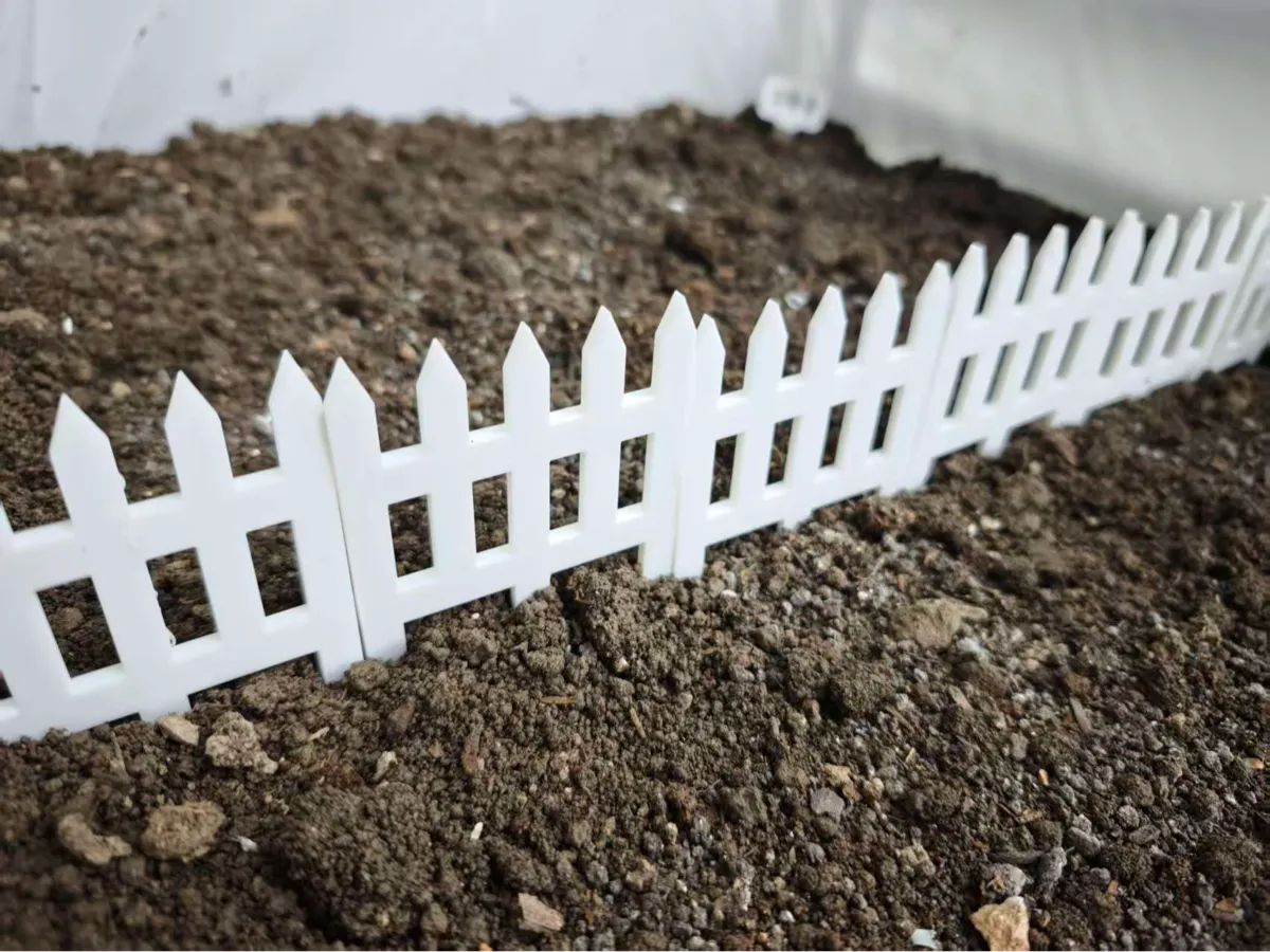 Mini clôture pour potager avec étiquettes