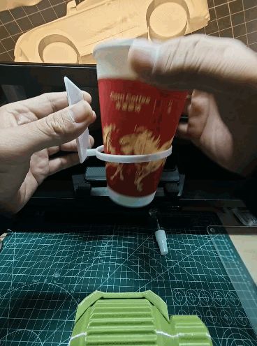 一款超好用的侧帖奶茶杯支架
