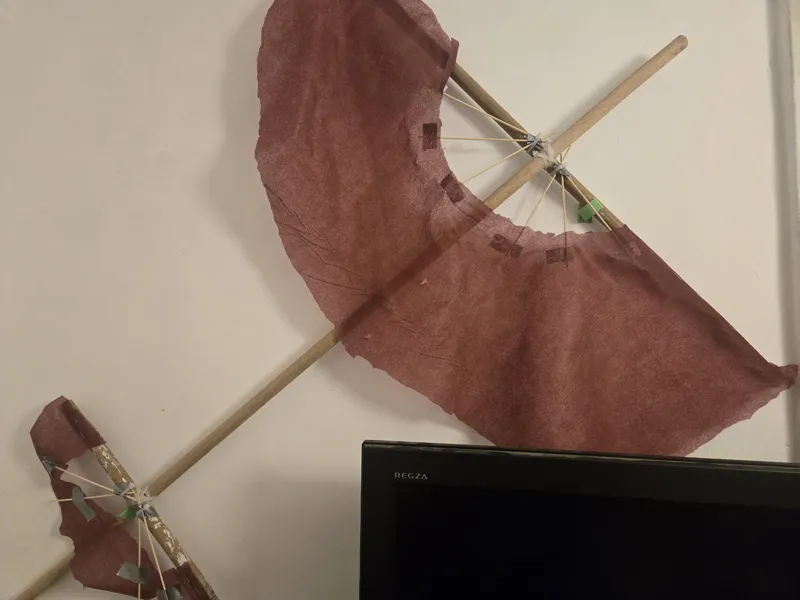Broomstick wall-art mounting clip