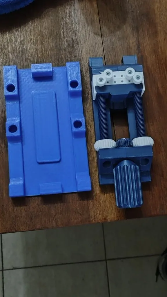 Machine Vise clampable base with helping hand