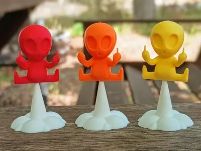Soaring Alien 3 sizes