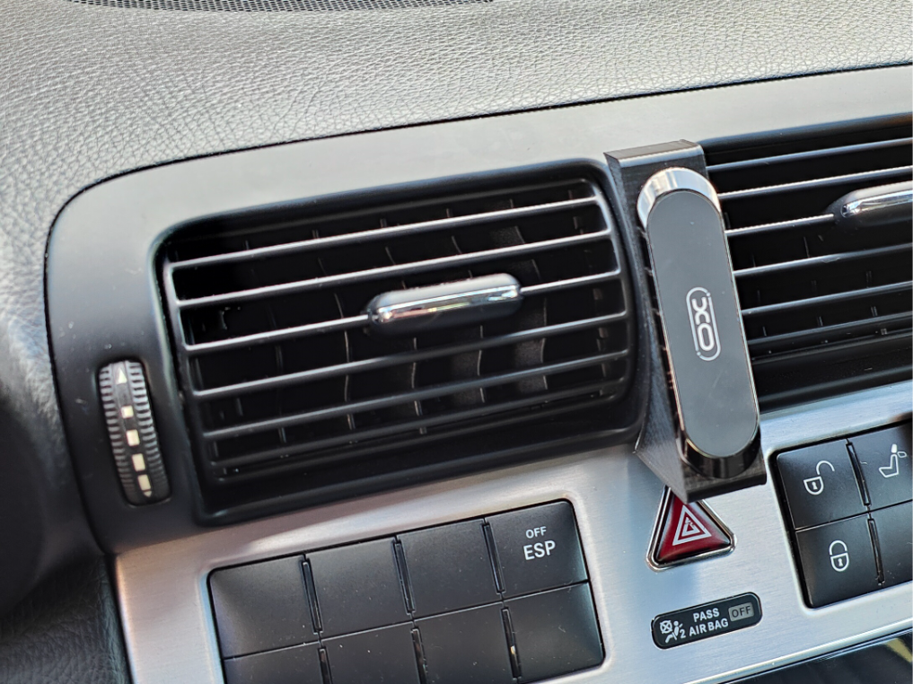 magnetic phone stand pad (mercedes c-class w203)