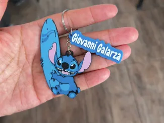 stich con tabla de surf