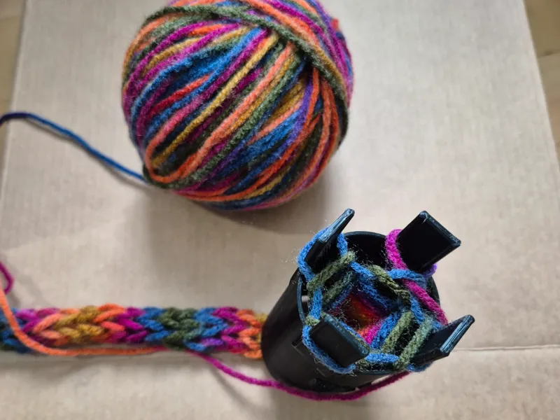 Spool knitter (Tricotin)