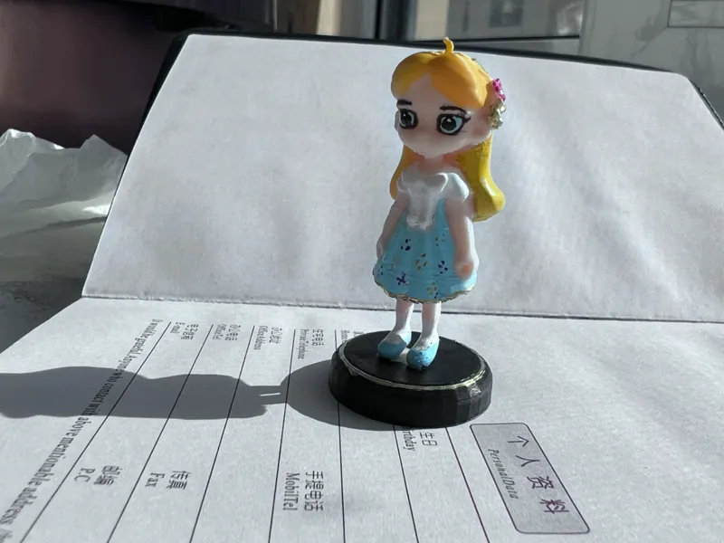 穿洋装的小姑娘