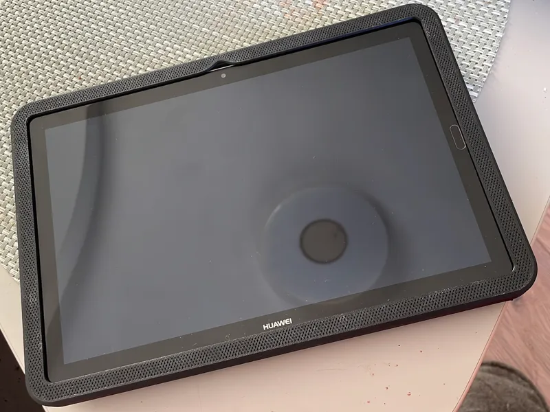 Huawei MediaPad M5 - wall mount