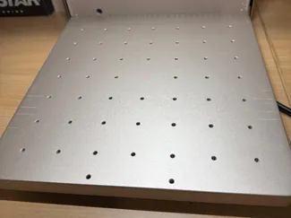 XTOOL F2 Ultra und Ultra UV Lochbild / Grundplatte