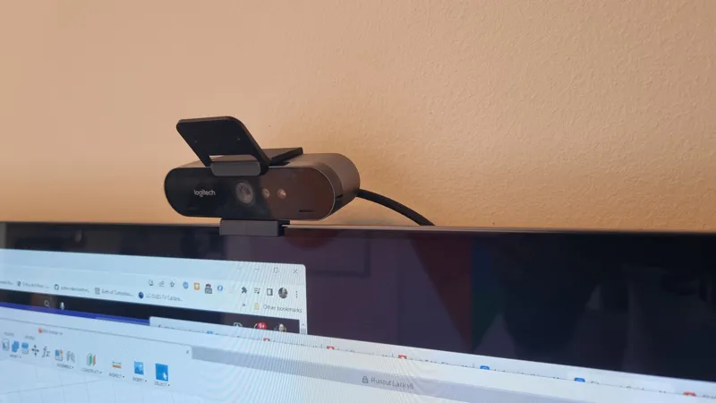 Logitech Brio mount for LG C2 OLED