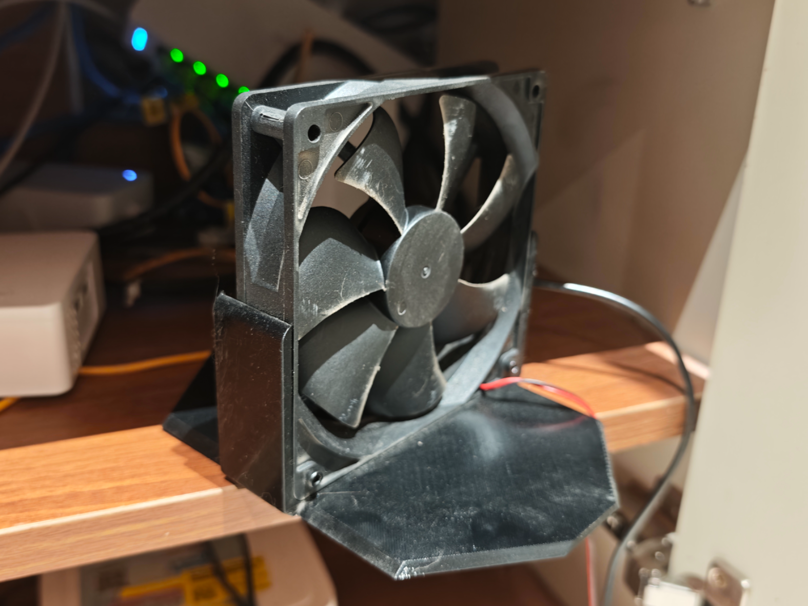120*120*25风扇立式支架