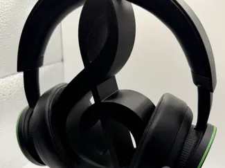 Music note headphone stand