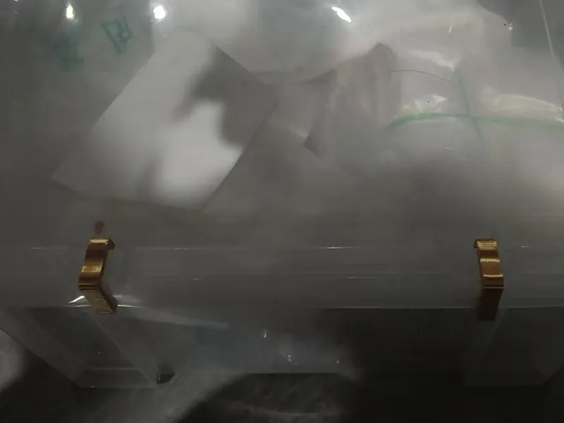 直角收纳箱中部卡扣