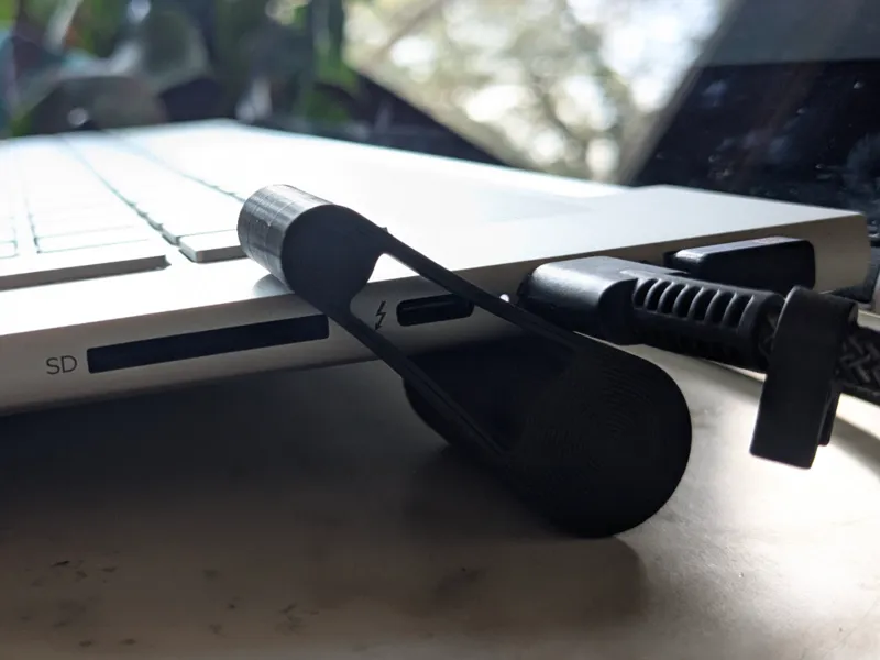 Ultra secure laptop stand (around 13g of filament)