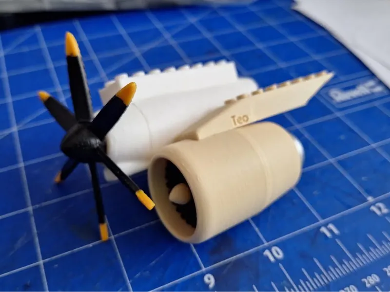 Articulated propeller engine Le go compatible 