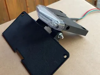 Kennzeichenhalter mit Löchern V2