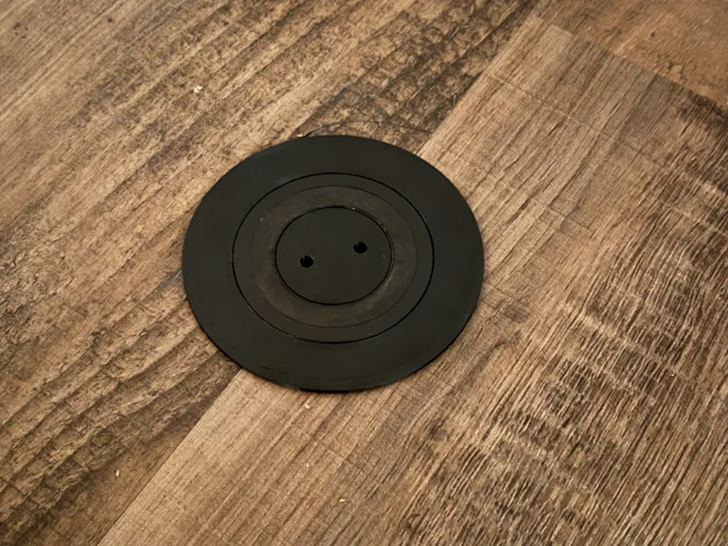 Bachmann Type F Black als Bodeneinbausteckdose 