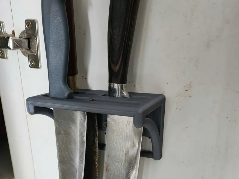 Knife rack mounted on the cabinet door
