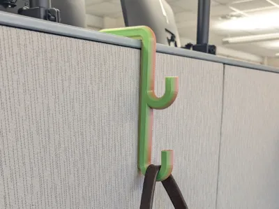 Cubicle coat/backpack hanger