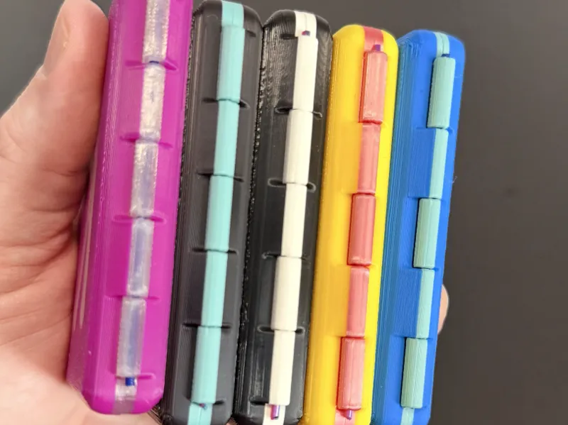 R7 Minimalist Wallet (Magnetic + Filament Hinge)