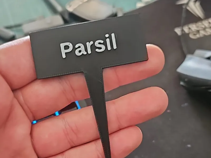 Customizable plant tags