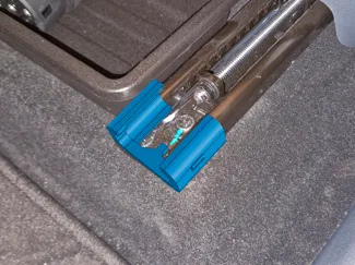 Geely EX5 EMI/Starship 7 - Plug on the seat rails