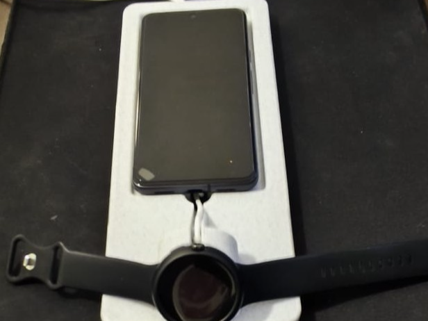 Pixel 8 / Pixel Watch 41mm Wireless Station