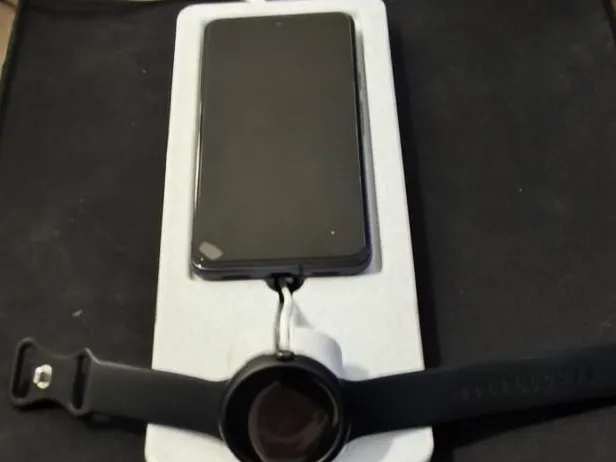 Pixel 8 / Pixel Watch 41mm Wireless Station