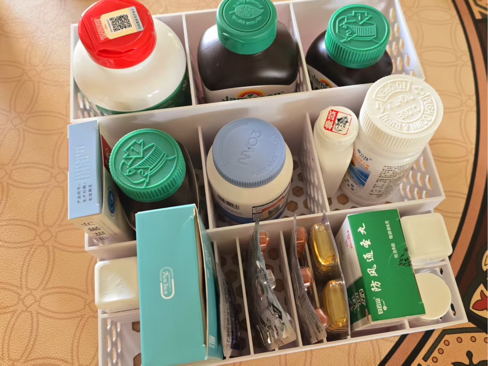 九宫格药品收纳盒放药的架子药瓶整理药片收纳药架子药瓶收纳盒药品整理收纳药箱medicine boxe