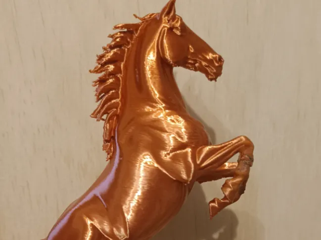 Vzpínající se kůň