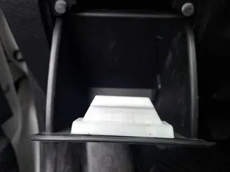 Opel Vivaro driver's side glove box handle