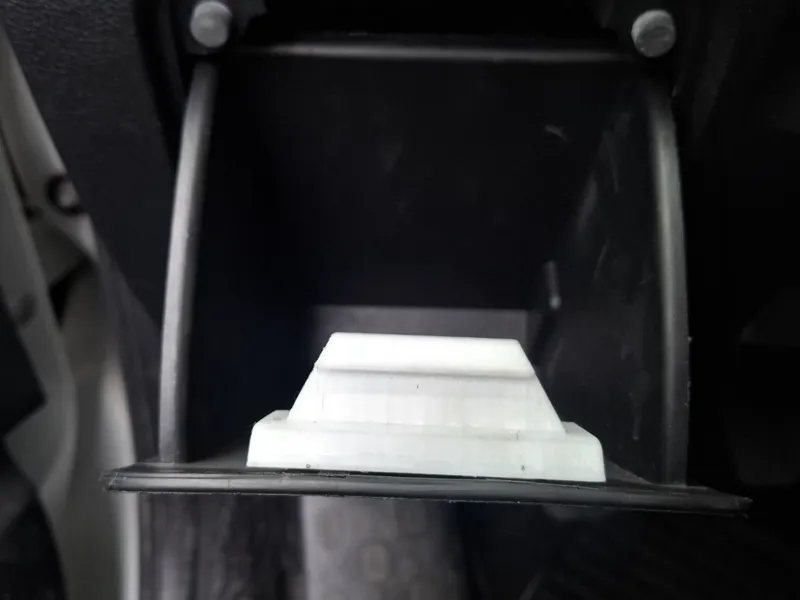 Opel Vivaro driver's side glove box handle