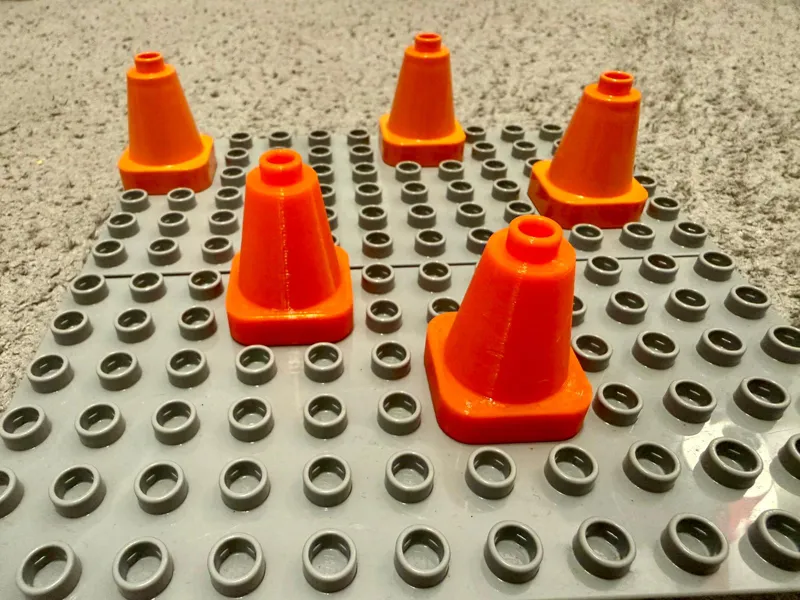 Traffic cone (Duplo compatible) - no supports