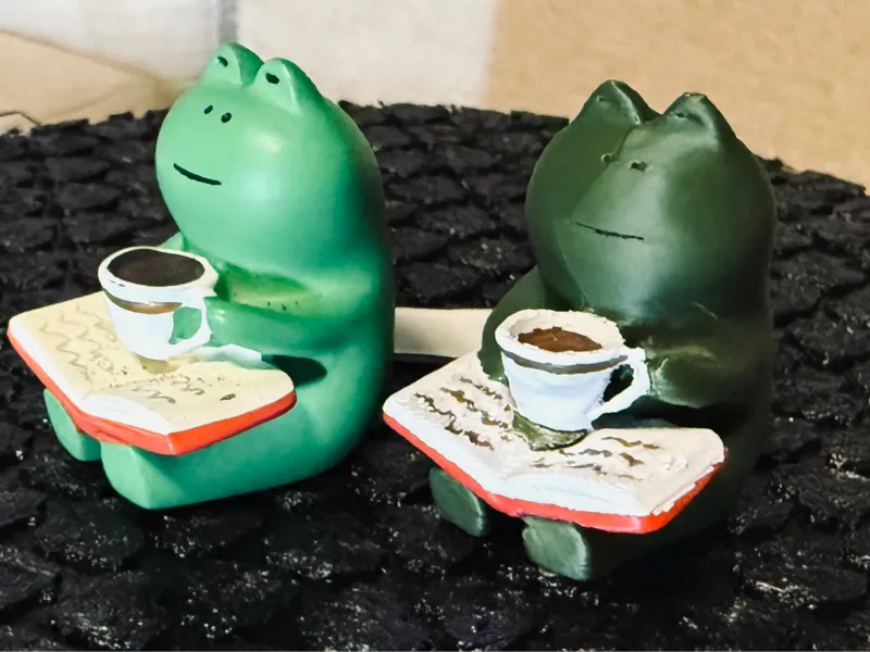 coffeeを飲むカエル