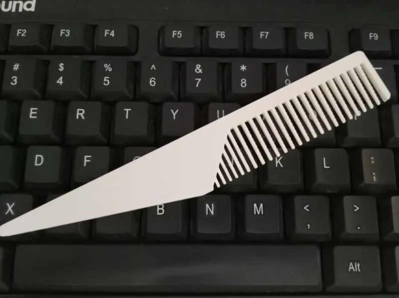 简易的5克小梳子