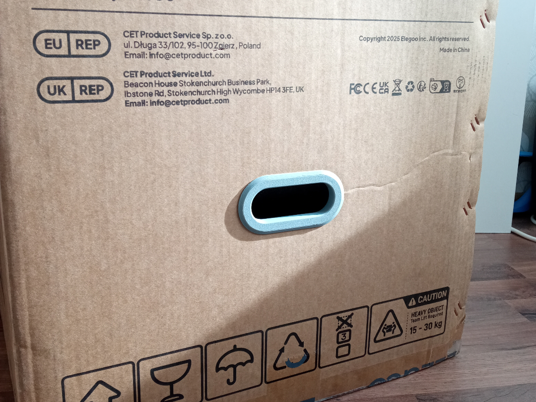 Cardboard box handle