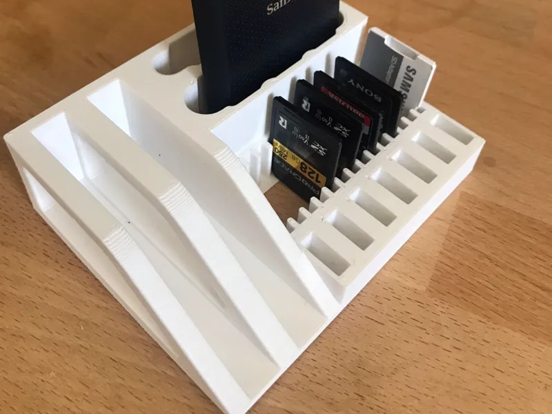 Holder 2 Sandisck 1 Samsung T7 1 Samsung Shilde