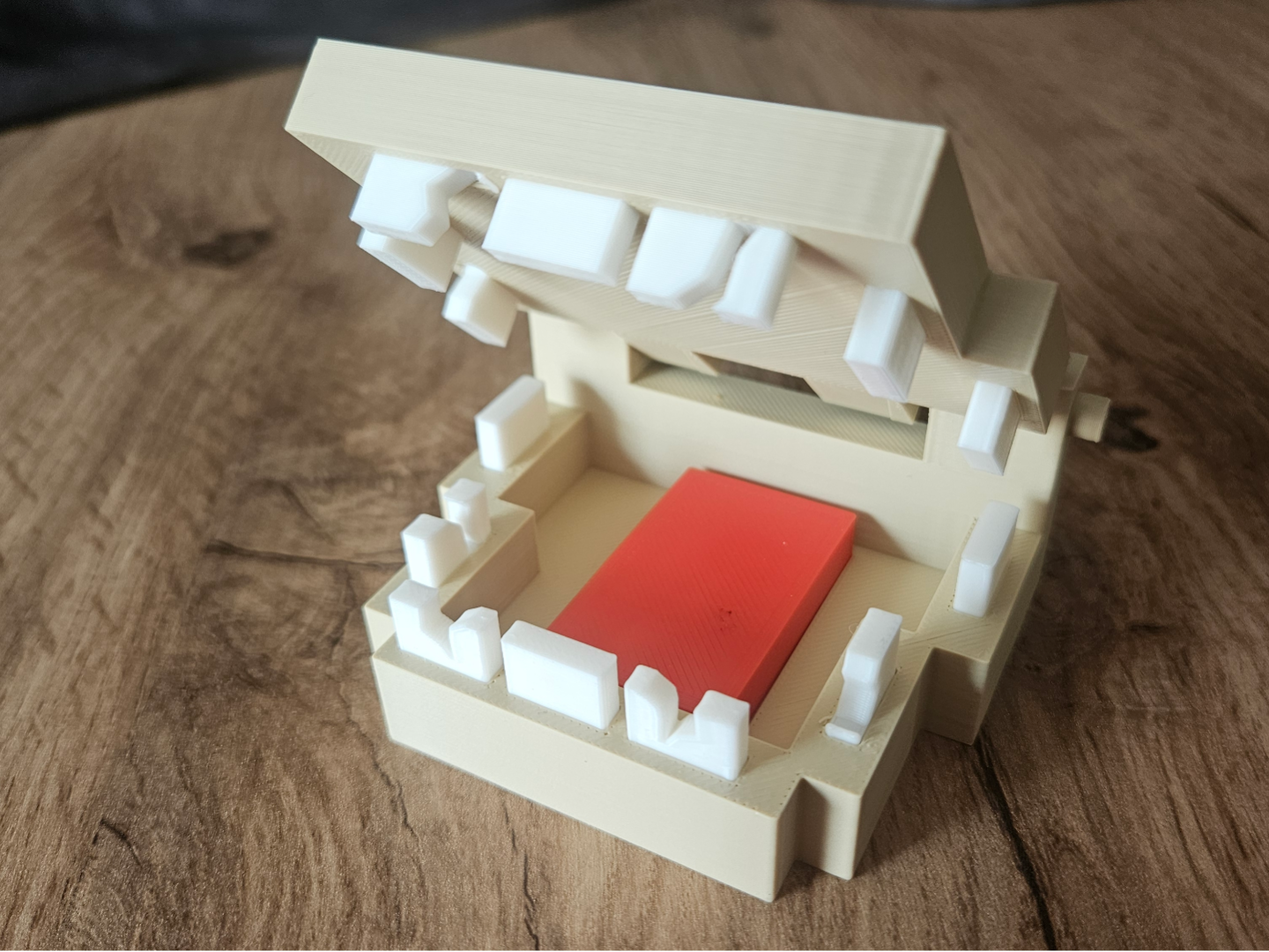 Movable Jaw with Articulated Teeth