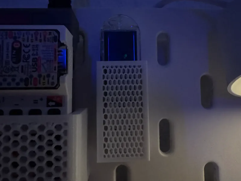 LILYGO T-Dongle-S3 mount für SKÅDIS pegboard