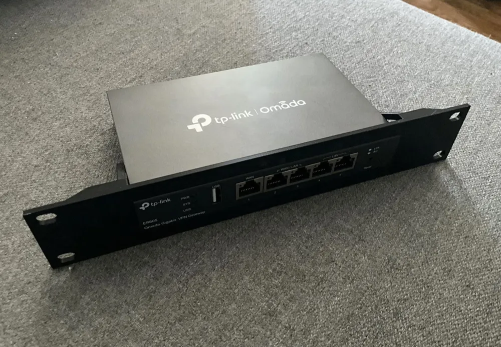 Omada ER605 10Inch rack mount - Free 3D Print Model - MakerWorld