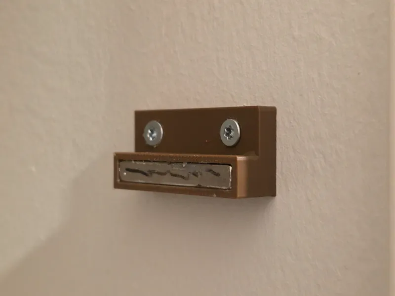 Bar magnet wall mount