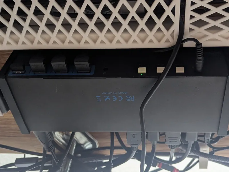 KVM Switch mount CMSTEDCD VPFET 3 Displays 3x3 4x3