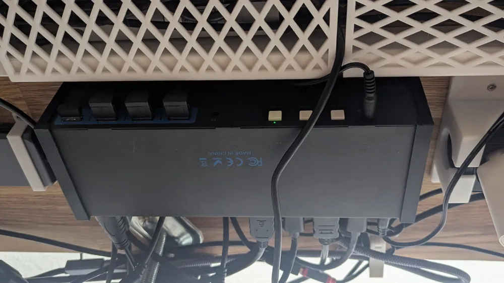KVM Switch mount CMSTEDCD VPFET 3/4 monitor - Free 3D Print Model ...
