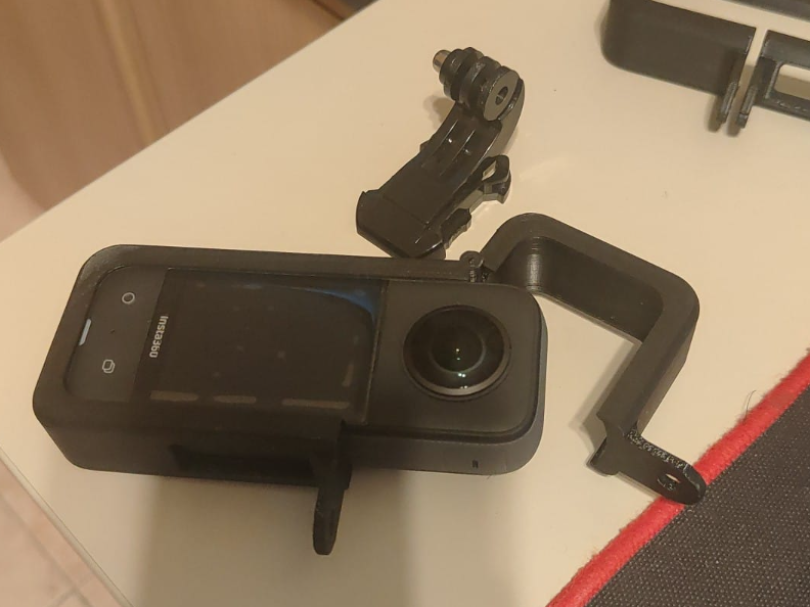 Cover Insta360 X3 con inserimento orizzontale
