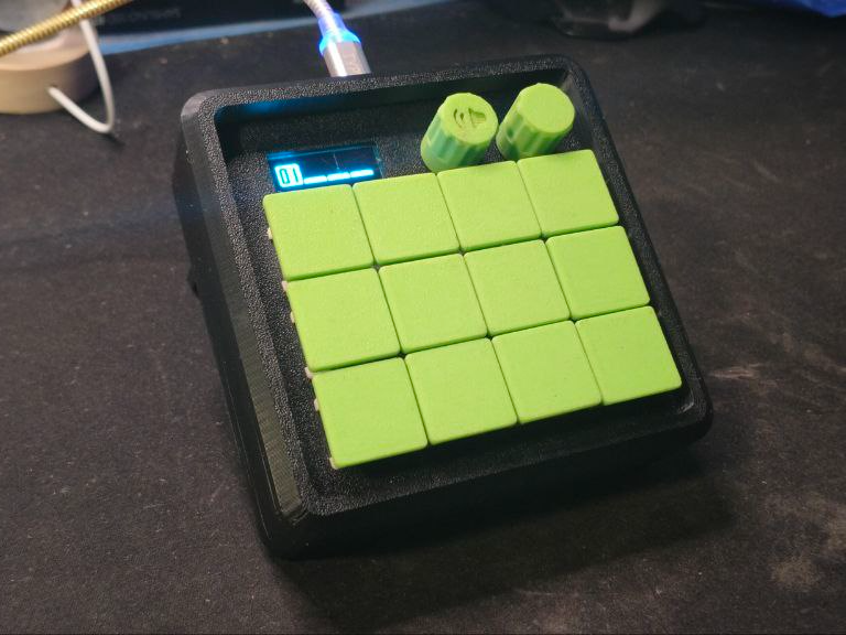 DIY Handwired 4x3 Macropad with OLED & Encoders v2
