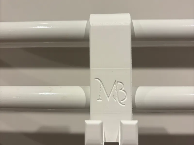 Universal bathroom radiator hanger