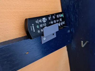 Remote control holder / wall clip (3D print)