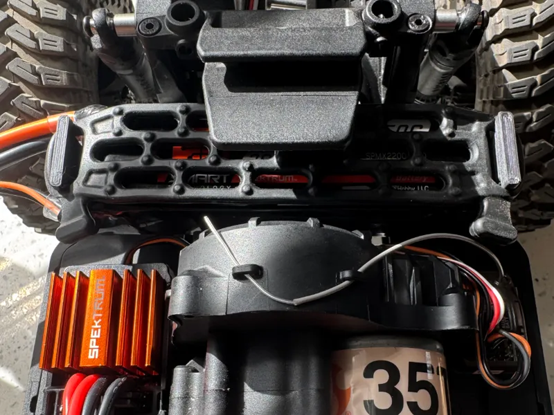 Axial Coyote Large Battery Bracket
