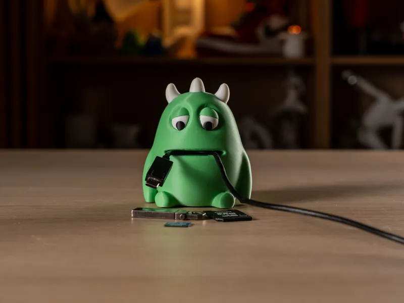 Cable Monster - Desk helper - Green